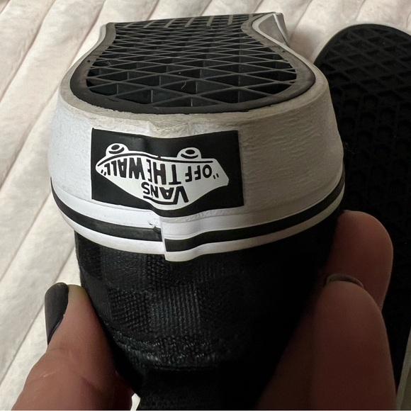 Vans - Picture 9 of 11